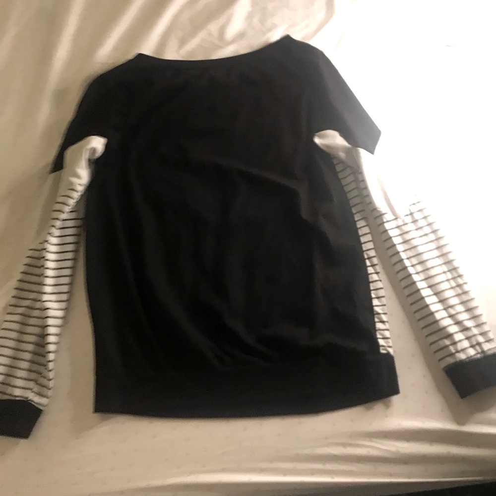 Selling a black and white sweater newly bought ❤️